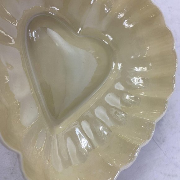 Vintage Belleck Irish Porcelain White Heart Shaped Green Stamped Dish Plate - Picture 6 of 6